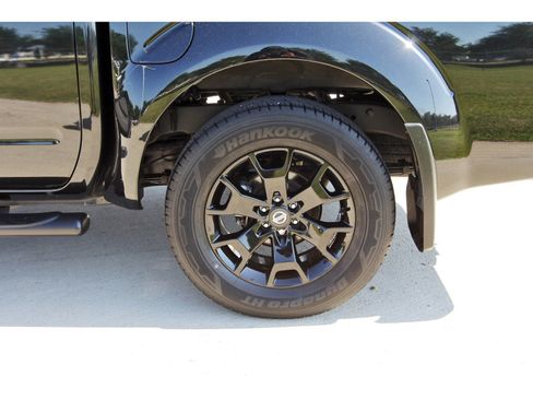 Used 2020 Nissan Frontier SV w/ Midnight Edition Floor Mats RWD image 29