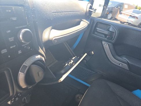 Used 2018 Jeep Wrangler Unlimited Sport w/ Connectivity Group AWD/4WD image 19