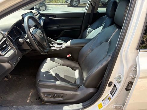 Used 2022 Toyota Camry XSE w/ Carpet Mat Package (TMS) image 9
