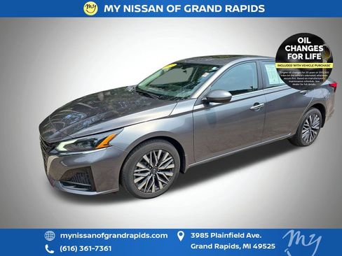Used 2023 Nissan Altima 2.5 SV w/ SV Premium Package AWD/4WD image 4