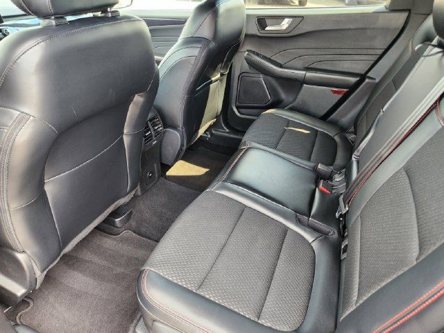 Used 2025 Ford Escape ST-Line Select AWD/4WD image 31