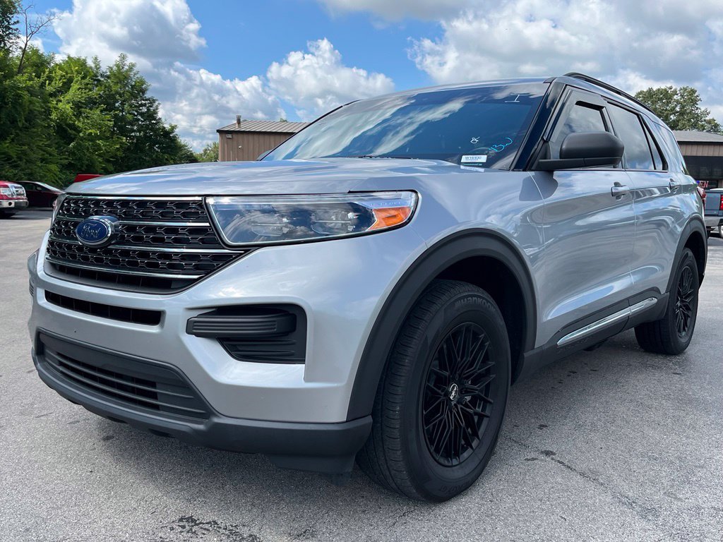 Used 2021 Ford Explorer XLT w/ Class III Trailer Tow Package AWD/4WD image 3