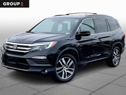 Used 2017 Honda Pilot Touring image 1