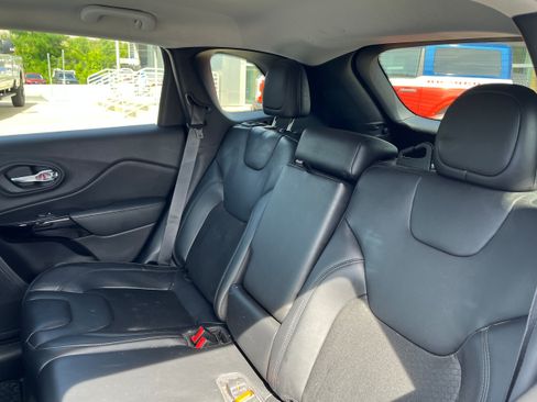 Used 2020 Jeep Cherokee Latitude Plus AWD/4WD image 11