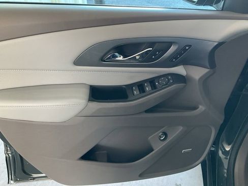 Used 2018 Chevrolet Traverse Premier w/ Driver Confidence II Package image 5