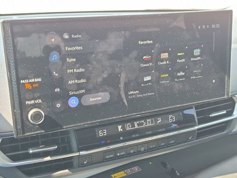 Certified 2025 Toyota Sienna XLE FWD image 19