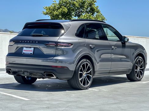 Used 2023 Porsche Cayenne AWD/4WD image 8