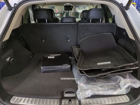 Certified 2025 Genesis GV70 2.5T w/ Select Package image 13