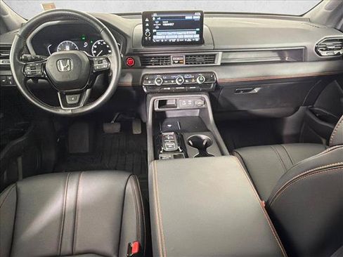 Used 2025 Honda Pilot TrailSport image 24