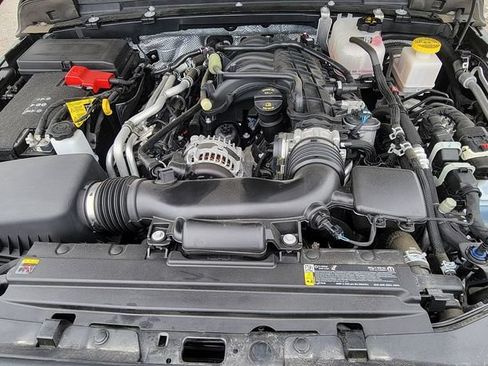 Used 2025 Jeep Gladiator Sport AWD/4WD image 7