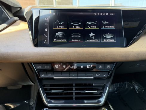 Used 2022 Audi e-tron GT Premium Plus AWD/4WD image 22