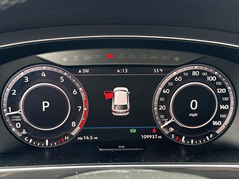 Used 2018 Volkswagen Tiguan SEL Premium w/ R-Line Package image 18