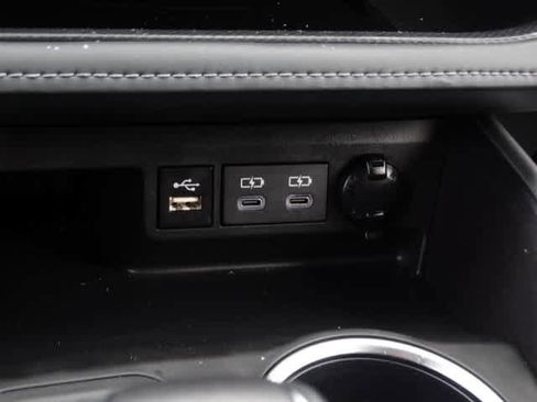 Certified 2024 Toyota Highlander XLE image 32