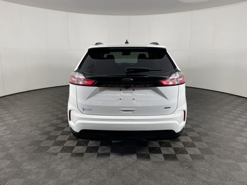 Used 2022 Ford Edge SE w/ Black Appearance Package image 4
