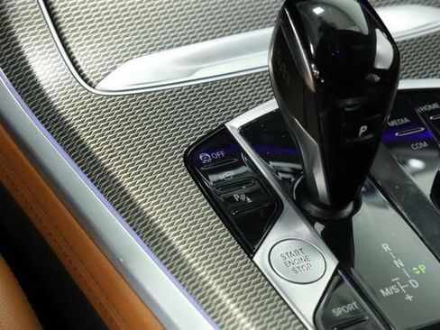 Used 2022 BMW X5 xDrive40i w/ M Sport Package AWD/4WD image 21