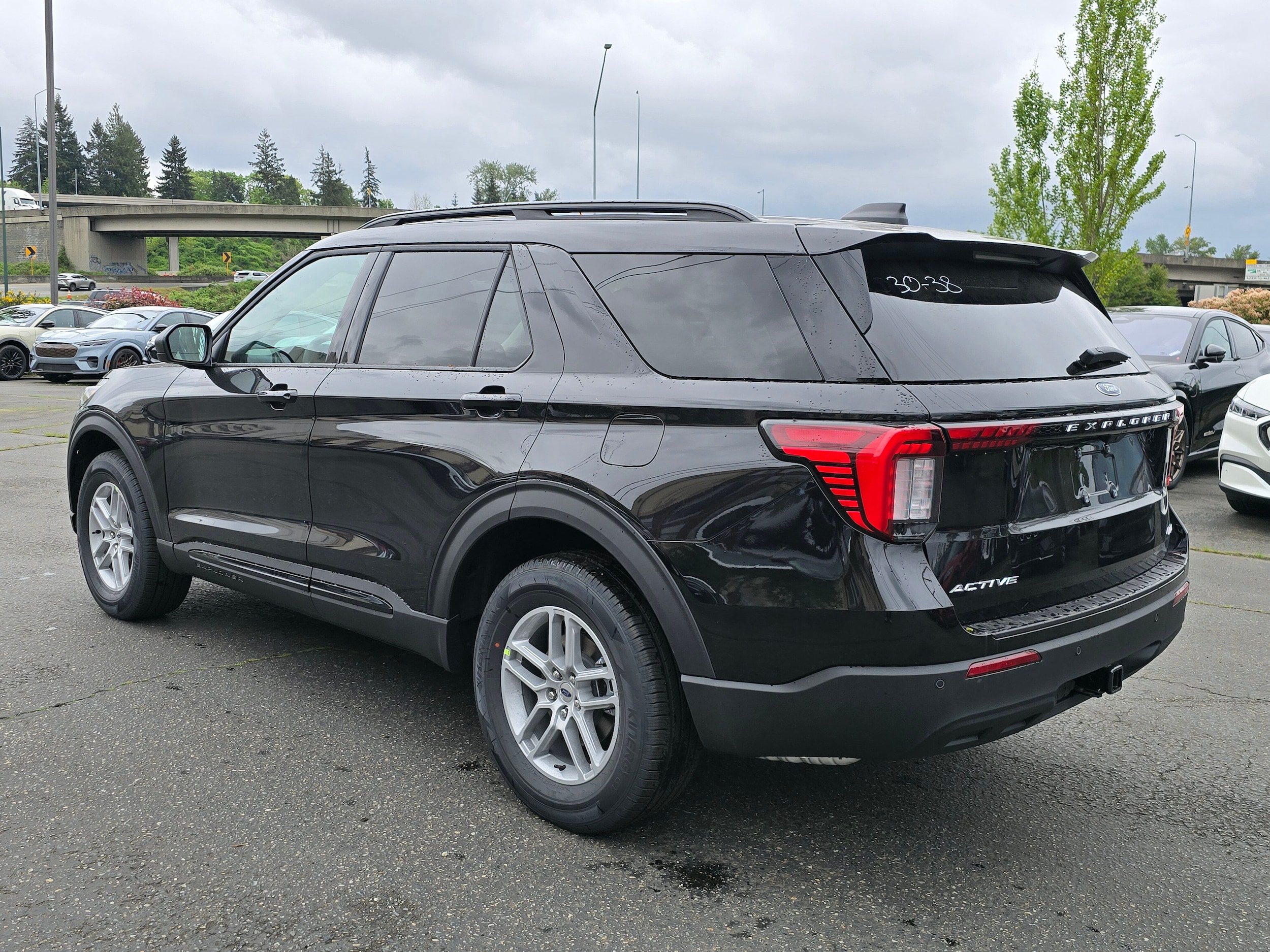 New 2026 Ford Explorer Active AWD/4WD image 7
