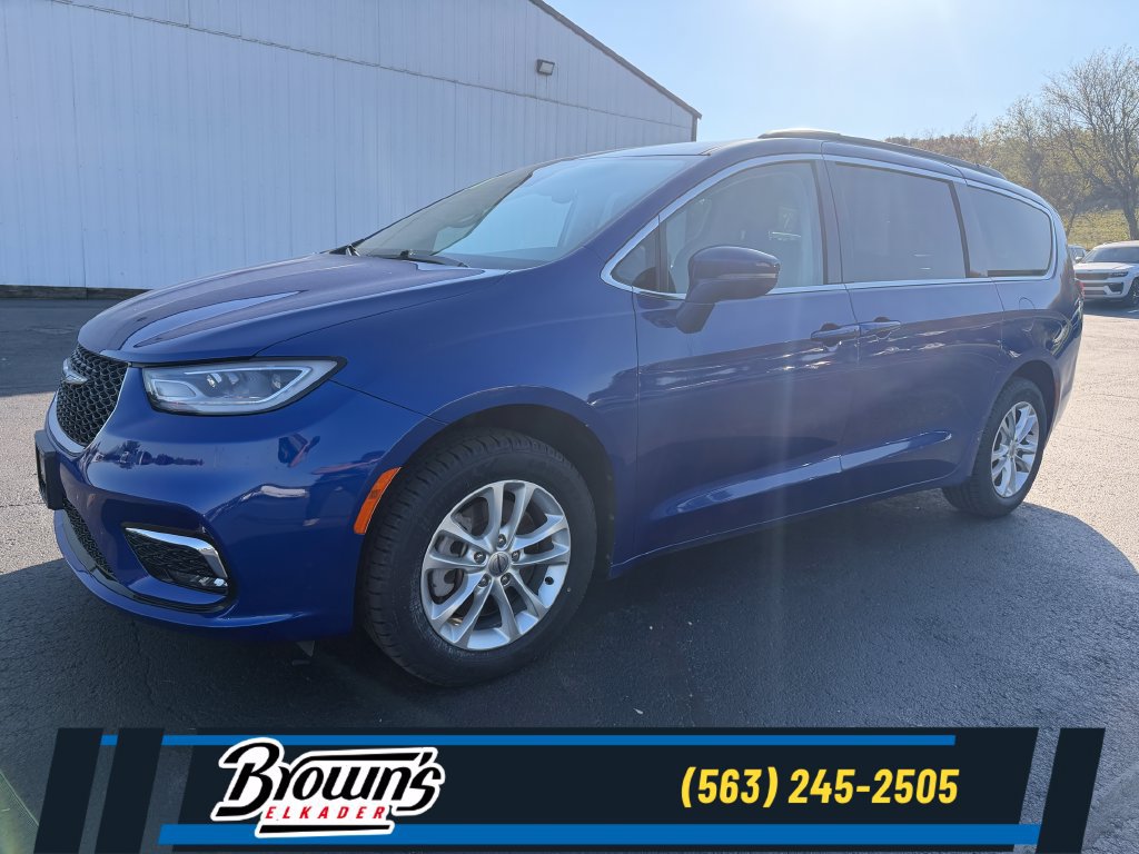 Used 2021 Chrysler Pacifica Touring AWD/4WD image 1
