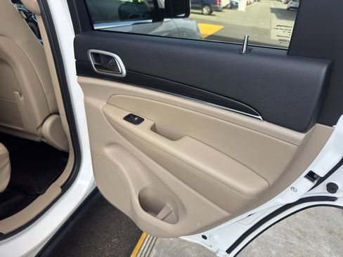 Used 2021 Jeep Grand Cherokee Limited w/ Luxury Group II image 16