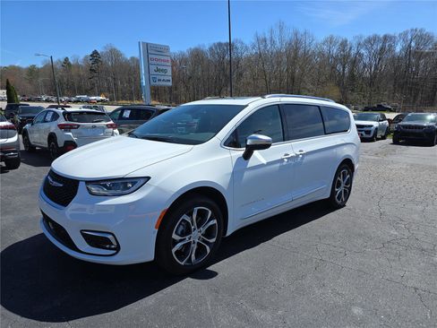New 2026 Chrysler Pacifica Pinnacle AWD/4WD image 8