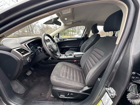 Used 2019 Ford Fusion SE image 10