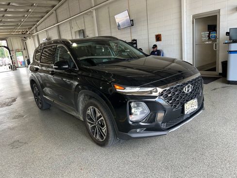 Used 2019 Hyundai Santa Fe AWD image 2