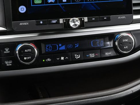 Used 2014 Toyota Highlander XLE AWD/4WD image 21