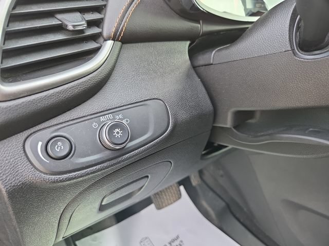 Used 2018 Chevrolet Trax LS AWD/4WD image 27