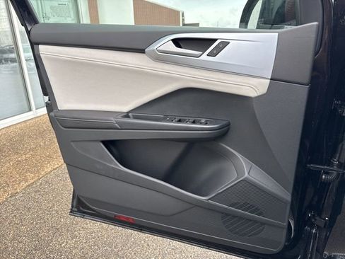 New 2026 Volkswagen Taos SE image 14