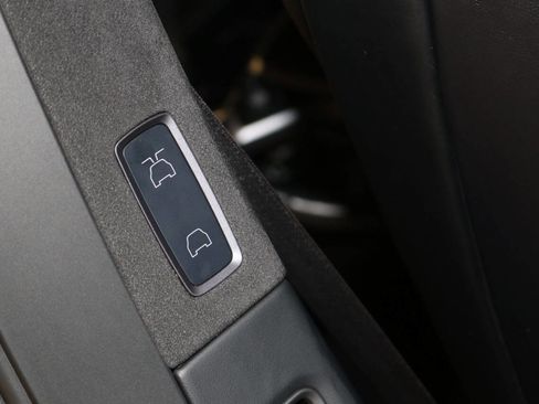 Used 2020 Tesla Model X image 57