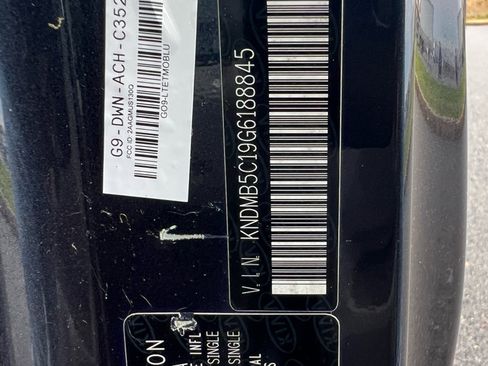 Used 2016 Kia Sedona LX w/ LX Convenience Package image 28