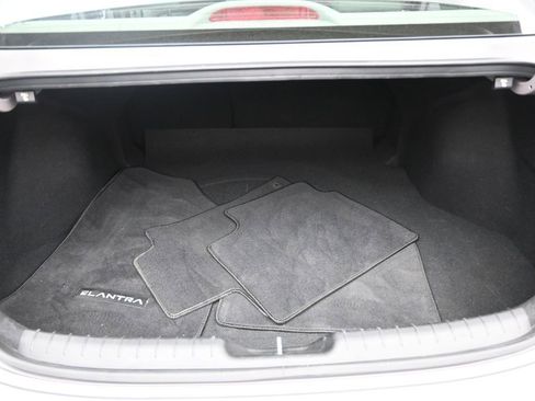 Used 2025 Hyundai Elantra SEL FWD image 30