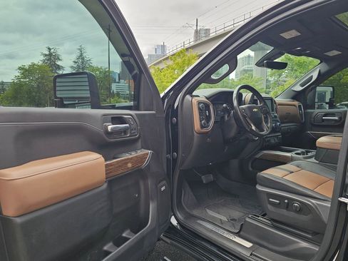 Used 2022 Chevrolet Silverado 2500 High Country w/ Z71 Off-Road Package image 21