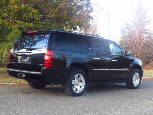 Used 2010 Chevrolet Suburban LTZ image 4