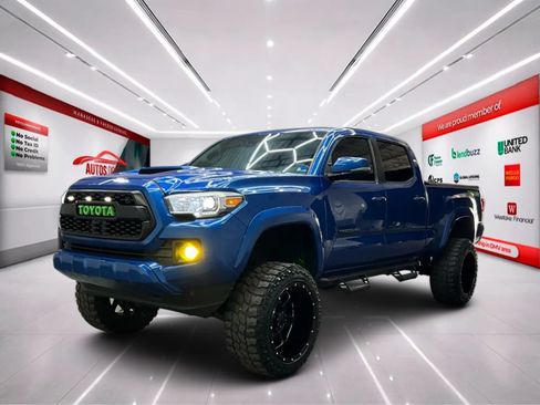 Used 2018 Toyota Tacoma TRD Sport AWD/4WD image 3