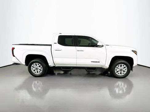 Used 2025 Toyota Tacoma SR5 image 4