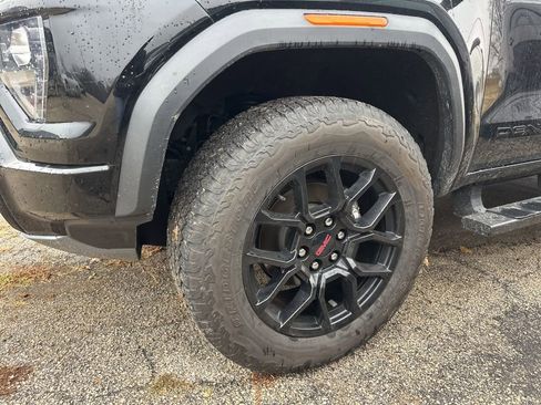 Used 2023 GMC Canyon Denali w/ Denali Black Edition image 18