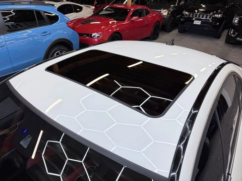 Used 2013 Mercedes-Benz C 63 AMG Sedan w/ AMG Development Pkg image 5