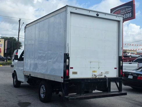 Used 2018 Chevrolet Express 3500 w/ Power Convenience Package RWD image 5
