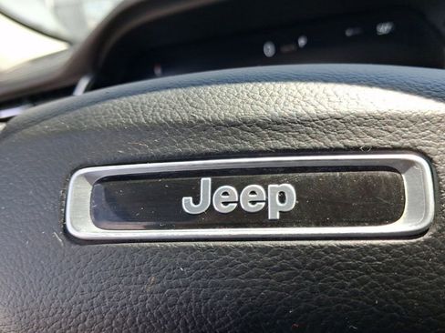 Used 2023 Jeep Grand Cherokee L Limited w/ Luxury Tech Group II AWD/4WD image 32