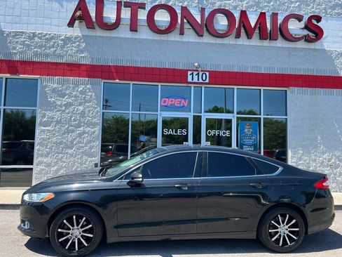 Used 2014 Ford Fusion SE w/ Equipment Group 202A FWD image 2