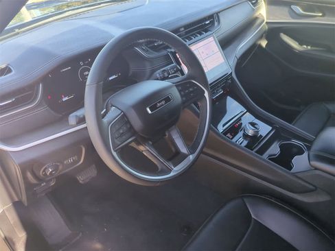 Used 2024 Jeep Grand Cherokee L Limited w/ Luxury Tech Group II image 10