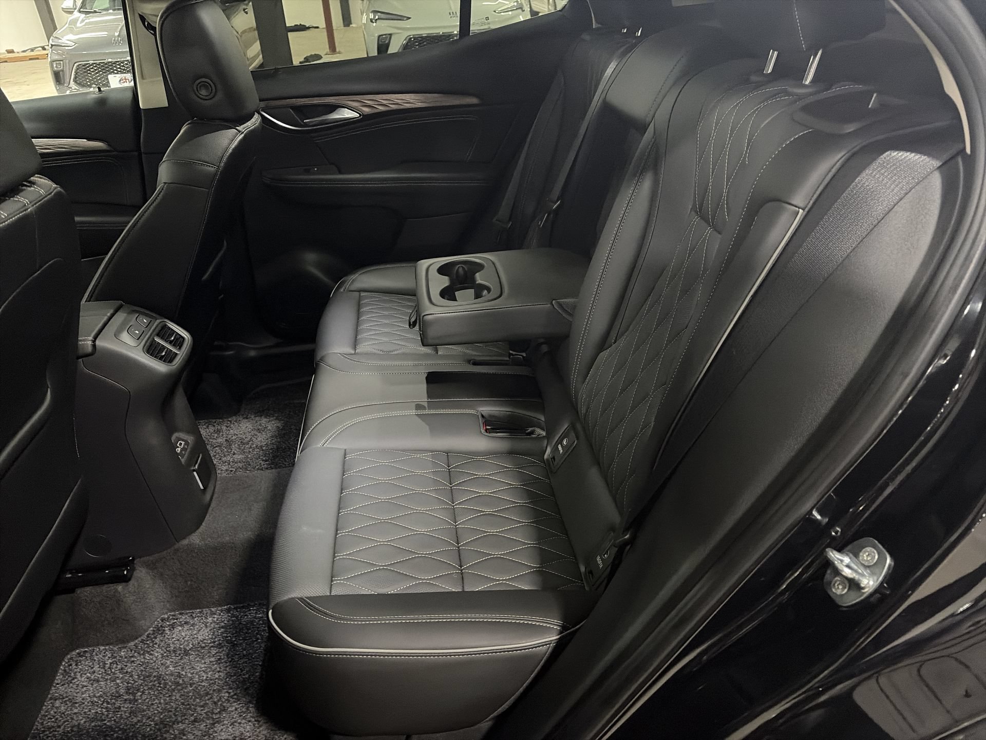 Used 2023 Buick Envision Avenir AWD/4WD image 28