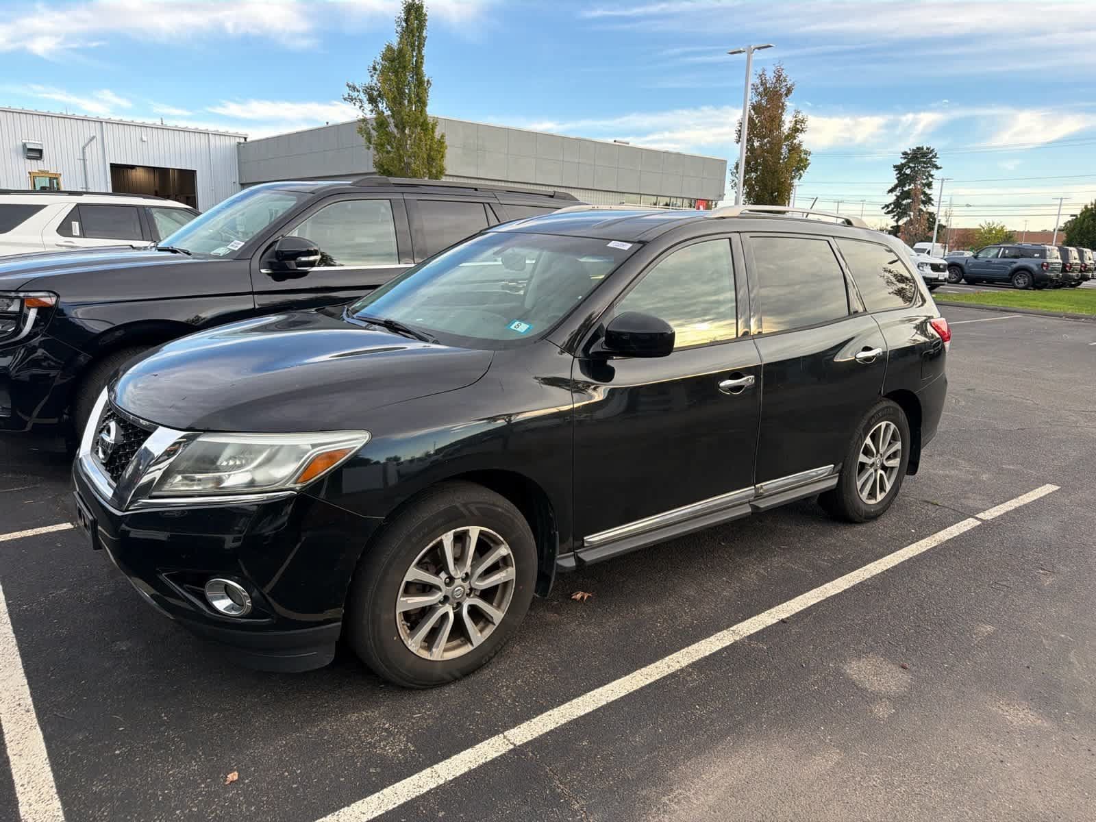 Used 2014 Nissan Pathfinder SL w/ SL Tech Package AWD/4WD image 1