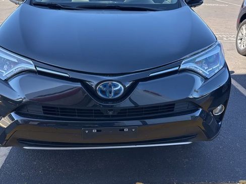 Used 2018 Toyota RAV4 Limited w/ Advanced Technology Package image 2