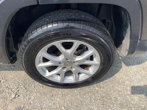 Used 2015 Jeep Cherokee Latitude FWD image 27