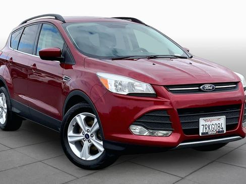 Used 2016 Ford Escape SE w/ Equipment Group 201A FWD image 2