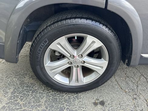 Used 2012 Toyota Highlander Limited w/ Tow Pkg image 20