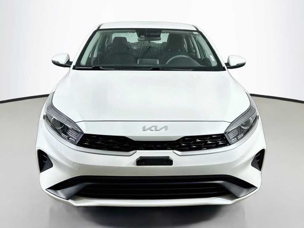 Used 2023 Kia Forte LXS w/ LXS Technology Package FWD image 2