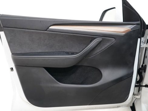 Used 2023 Tesla Model Y Long Range image 17