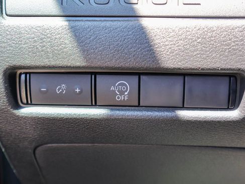 Used 2023 Nissan Rogue S image 17